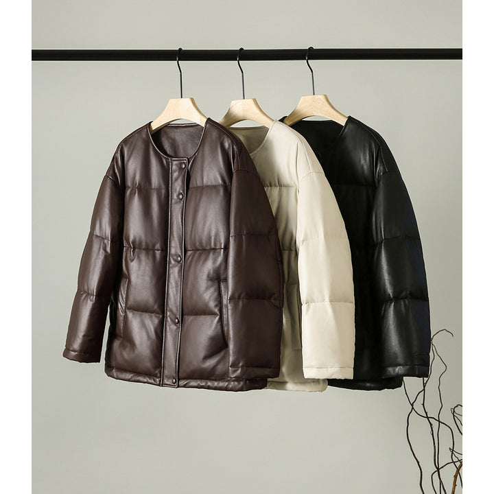 Damen Kurz geschnittene wattierte Kunstlederjacke mit Rundhalsaum und Druckknopfleiste Drune
