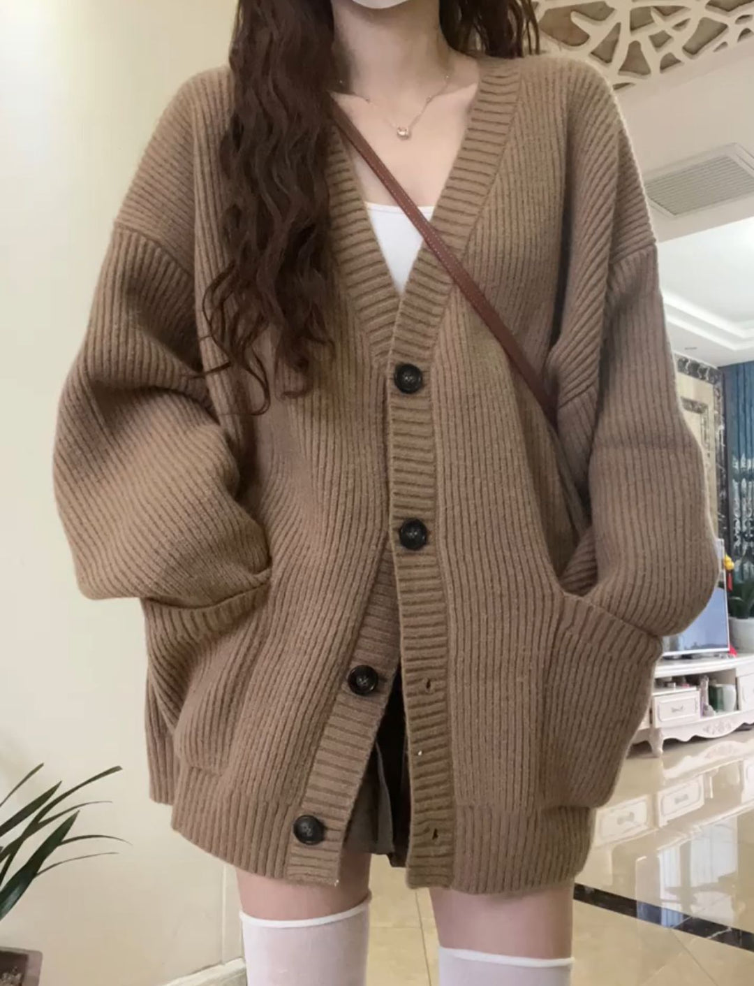 Damen Grobstrickjacke mit großen Taschen und Knopfdetails Drune