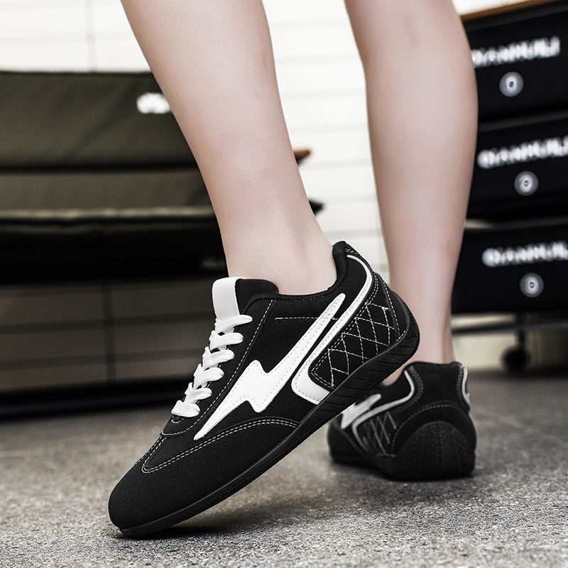Damen leichte Retro-Skate-Sneaker mit gesteppter Seitenwand, gepolstertem Knöchelkragen und rutschfester Gummilaufsohle Drune