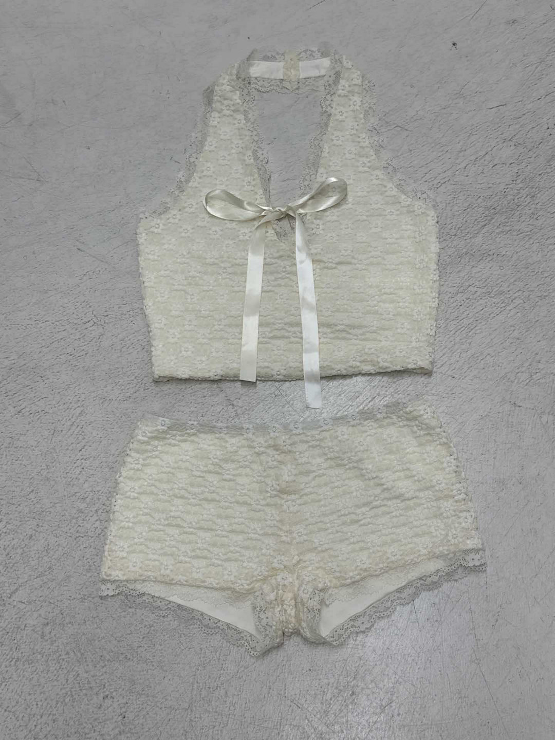 Damen Schlafset mit zarten Spitzen- und Rüschendetails Drune