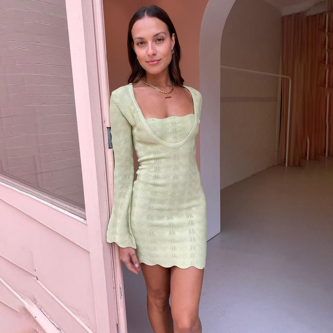 Damen Strickkleid mit tiefem V-Ausschnitt und schickem Wellensaum Drune