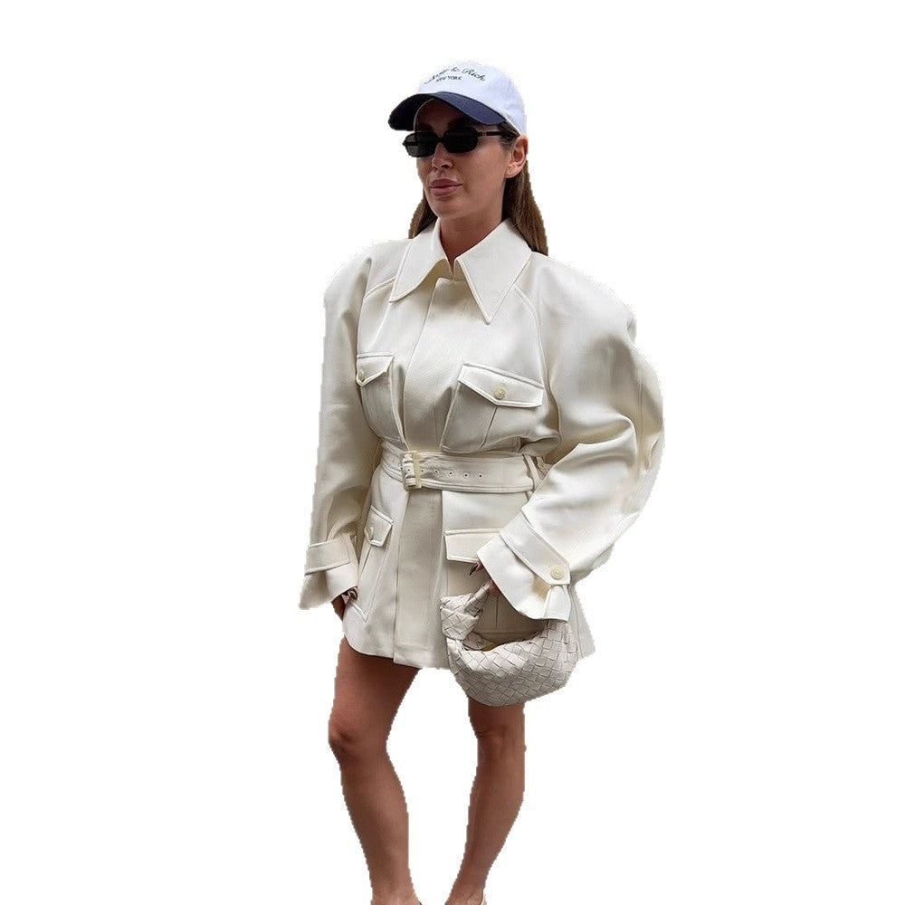 Damen Kurzblazer‑Mantel im Safari‑/Utility‑Look mit Taillengürtel und aufgesetzten Pattentaschen Drune