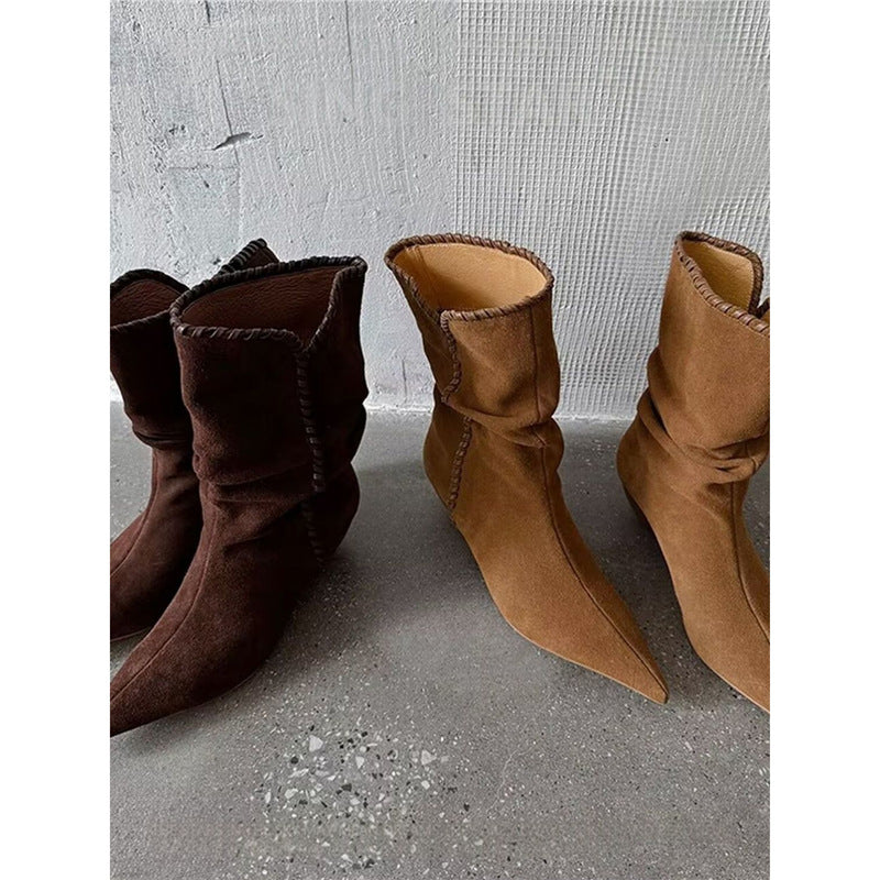 Damen Schlupf‑Veloursstiefel mit Ziernaht, V‑Schaftrand und sculpted Kitten‑Absatz Drune