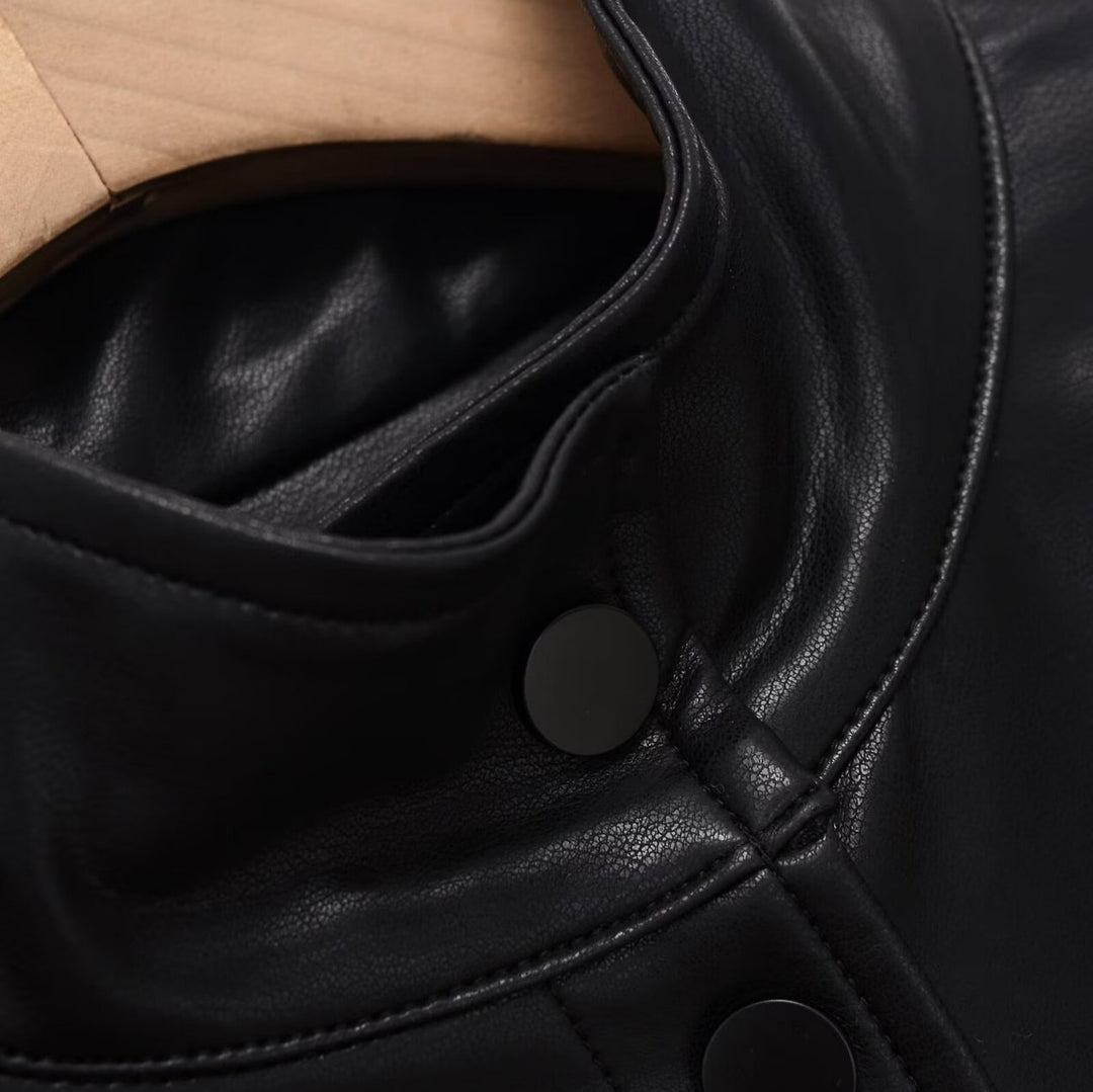 Damen Kurz geschnittener Oversize‑Bomber im Bikerstil aus veganer Lederoptik mit Stehkragen Drune