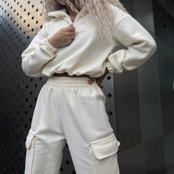 Damen komfortabler Freizeitanzug mit Cargo-Hosen und cropped Oberteil Drune