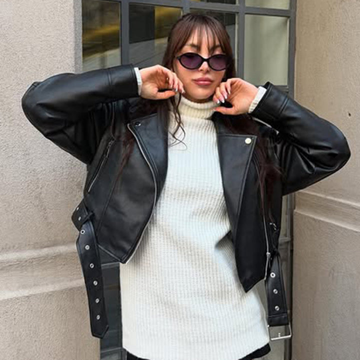 Damen nan taillierte Bikerjacke aus Kunstleder mit asymmetrischem Reißverschluss, metallischen Details und Taillengürtel Drune