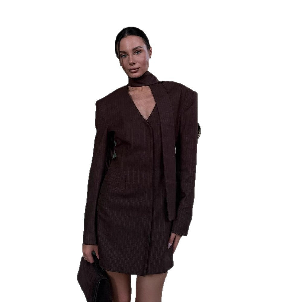 Damen Pinstripe tailliertes Blazerkleid mit skulpturierter Schulter und integriertem Schlipskragen Drune