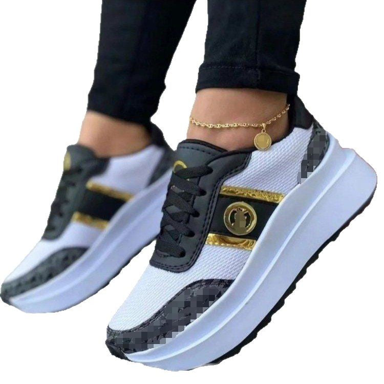 Damen  Plateau-Sneaker mit atmungsaktivem Mesh, Kunstlederbesatz und goldenen Akzentstreifen Drune