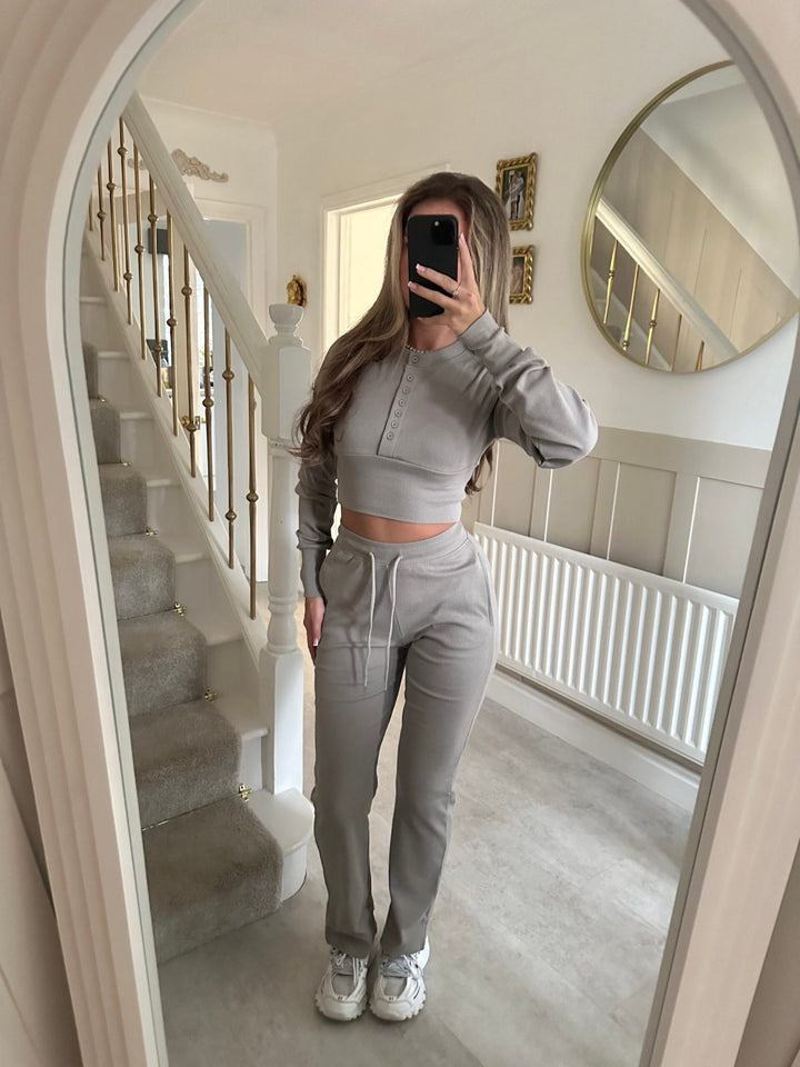 Damen lässiges Freizeit-Set mit cropped Sweatshirt und bequemen Jogginghose Drune