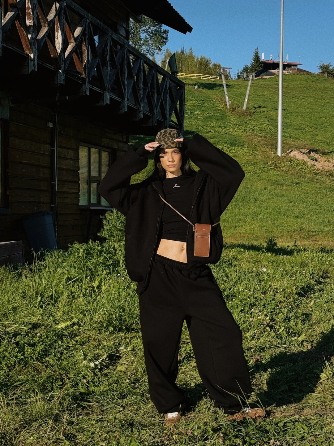 Damen Komfort-Kapuzen-Zipjacke mit verdecktem Reißverschluss, Kängurutasche und gerader Sweat-Hose Drune