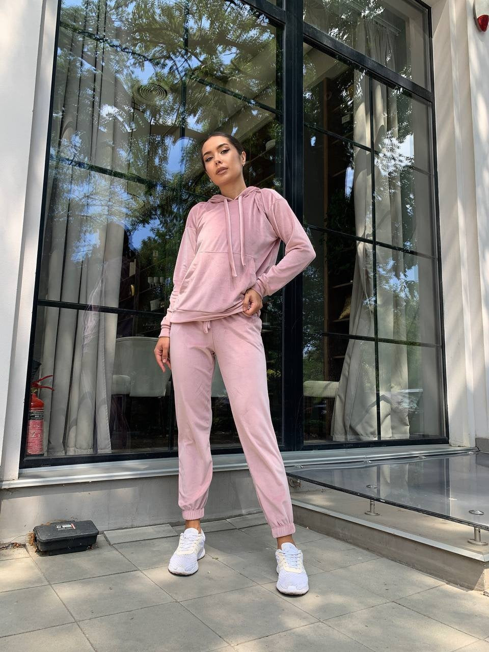 Damen Samt-Loungewear-Set mit kurz geschnittener Kapuzenjacke und Kordelzug-Jogginghose Drune