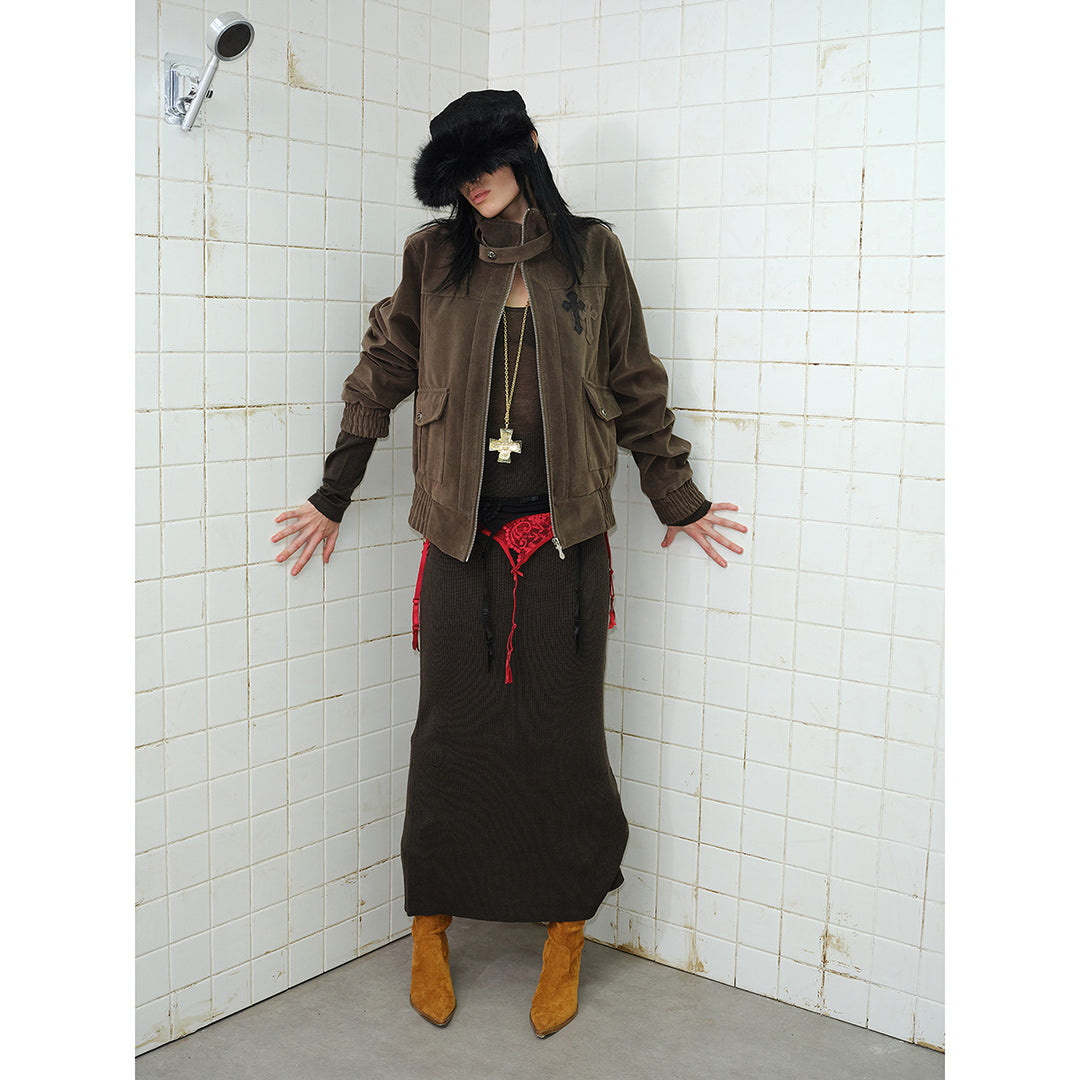 Herren Kurz geschnittener Velours‑Blousonjacke mit Funnelkragen, aufgesetzten Pattentaschen und Zierkreuz‑Applikation Drune