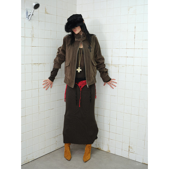 Herren Kurz geschnittener Velours‑Blousonjacke mit Funnelkragen, aufgesetzten Pattentaschen und Zierkreuz‑Applikation Drune