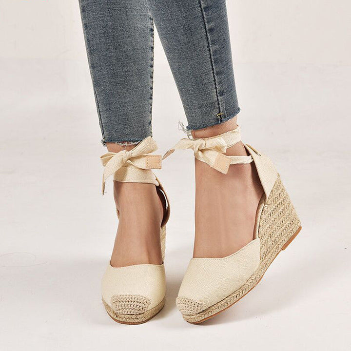 Damen nan Textil-Espadrille mit Bastkeil, Schleifenband-Knöchelriemen und gehäkelter Zehenkappe Drune