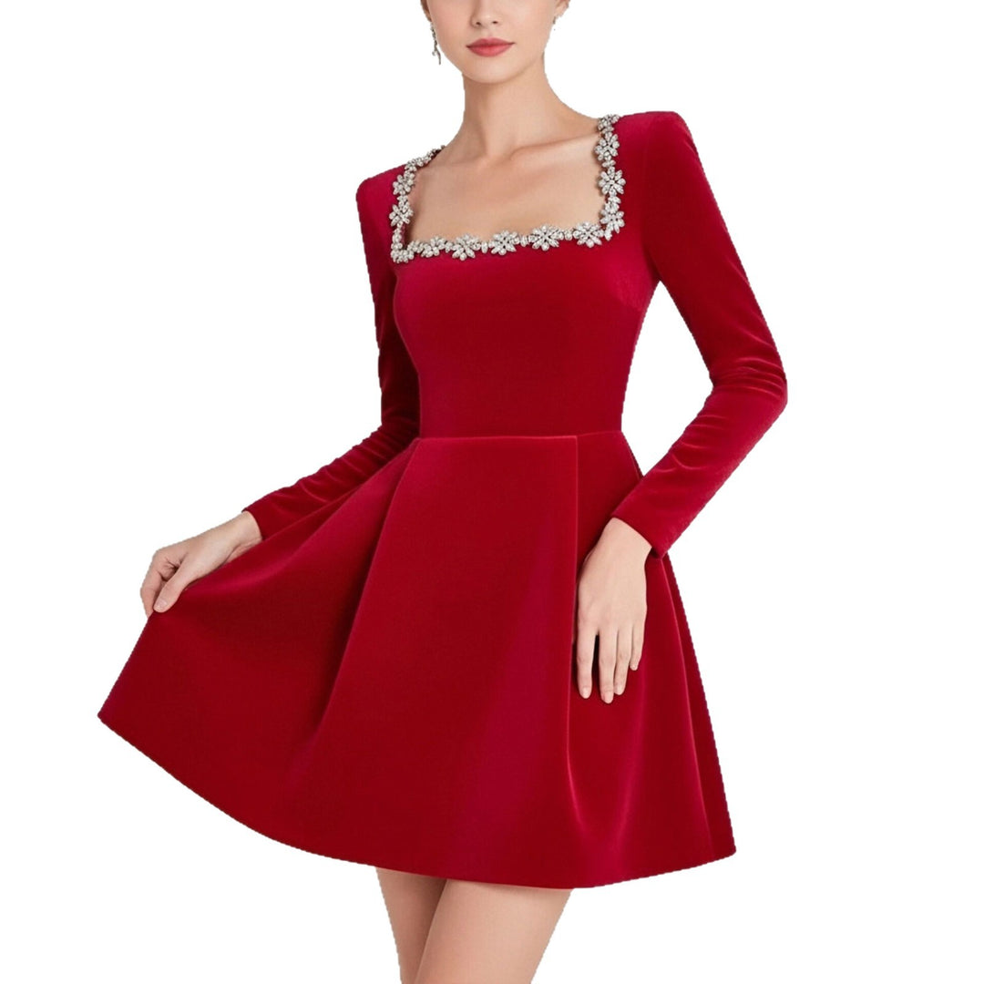 Damen Cocktailkleid mit quadratischem Ausschnitt und filigranem Kristallbesatz Drune