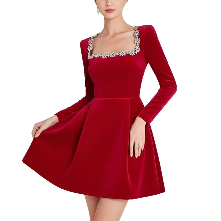 Damen Cocktailkleid mit quadratischem Ausschnitt und filigranem Kristallbesatz Drune