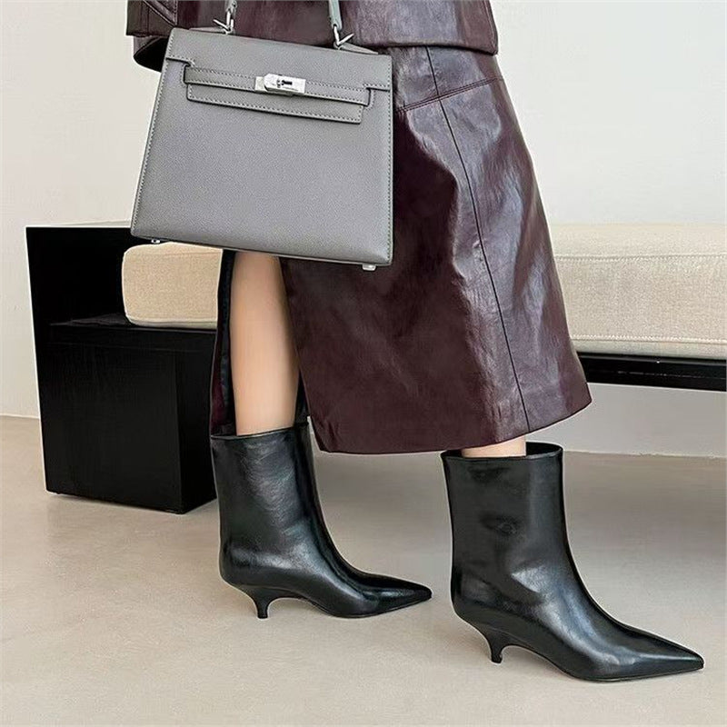 Damen kniehohe Stiefel mit spitzer Zehenkappe und skulpturiertem Kittenabsatz Drune