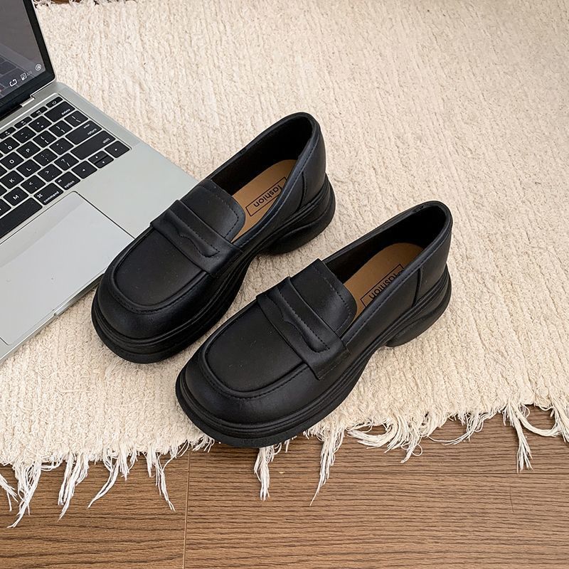 Damen Modische Chunky-Loafer mit profilierter Gummisohle, Kunstleder und dekorativer Metal-Applikation Drune