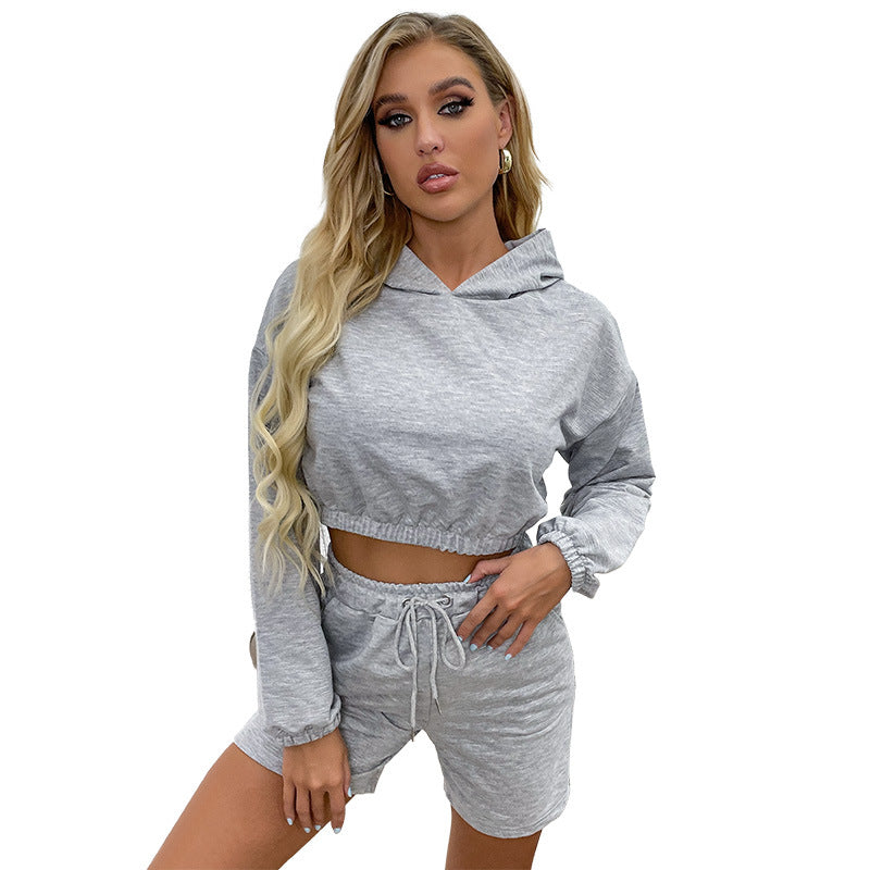 Damen lässiges Sport-Outfit mit Kapuzenpullover und kurzen Shorts Drune
