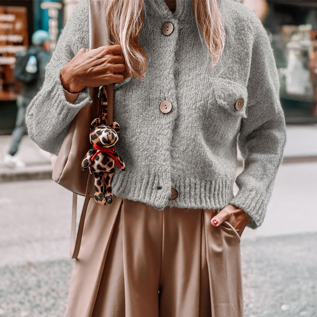 Damen nan kuschelige Strickjacke mit Holzknöpfen und Brustklappe Drune