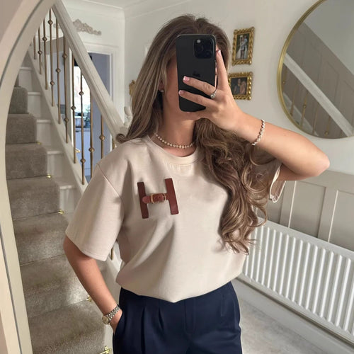 Damen modisches T-Shirt mit einzigartigem Logodetail und lässigem Schnitt