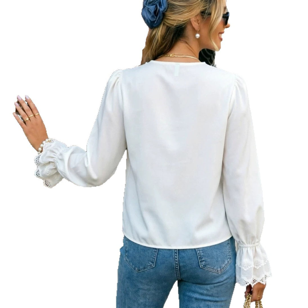 Damen Spitzenbluse mit V-Ausschnitt, Häkelbesatz und Knopfleiste Drune