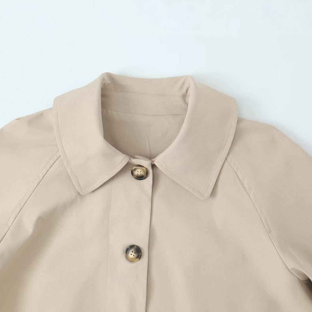 Damen Kurz geschnittene Boxy-Jacke mit weitem Hemdkragen und durchgehender Knopfleiste Drune