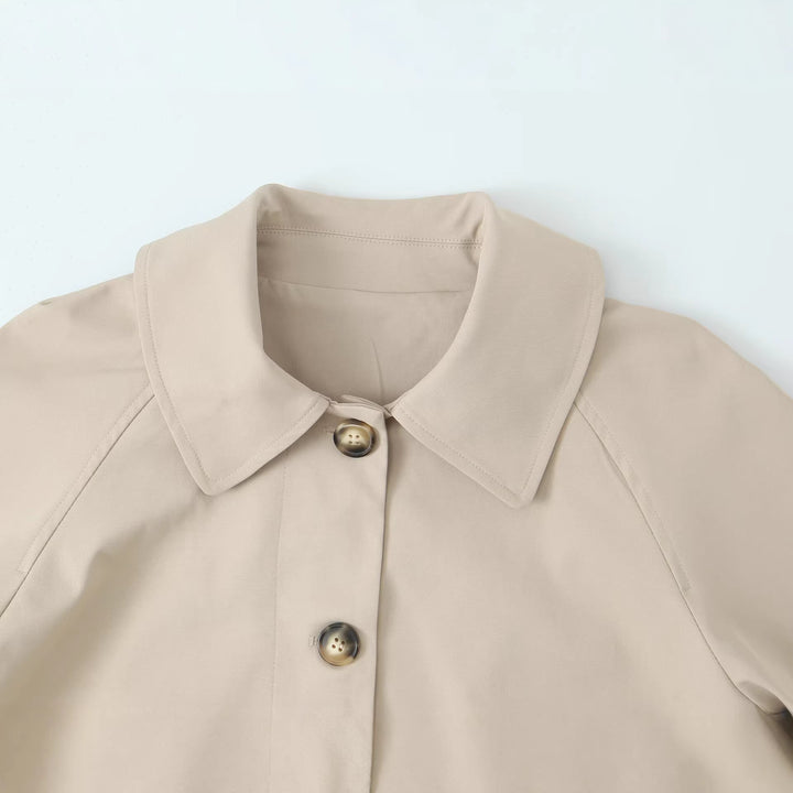 Damen Kurz geschnittene Boxy-Jacke mit weitem Hemdkragen und durchgehender Knopfleiste Drune