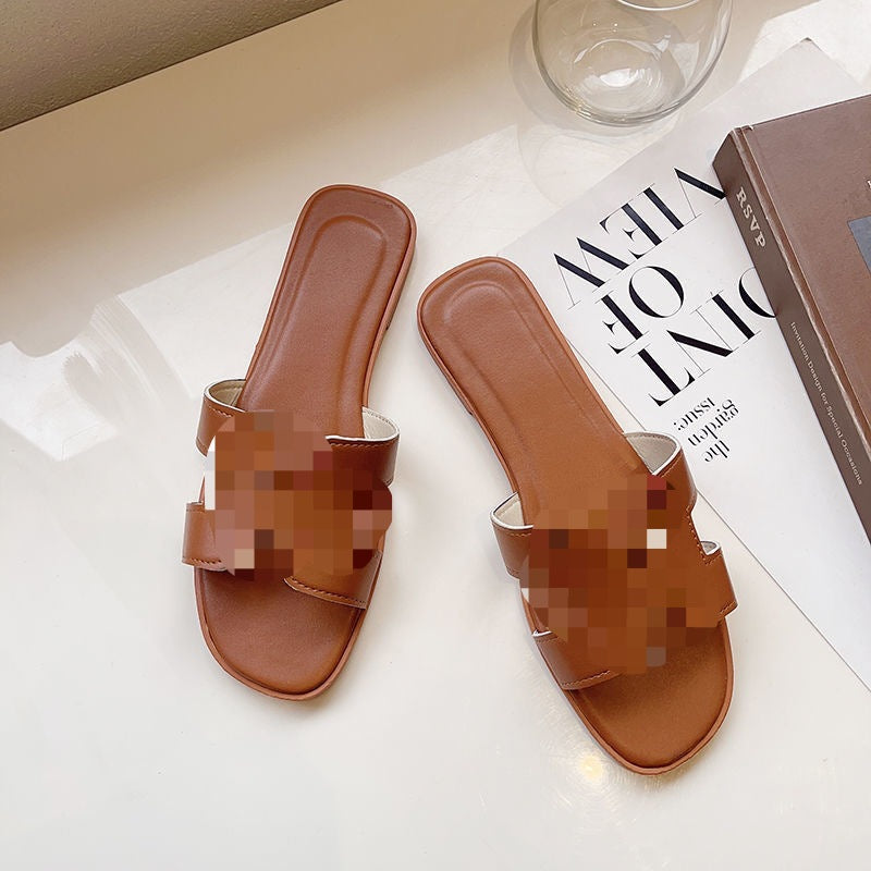 Damen Flache Lederoptik-Pantoletten mit gepolstertem Fußbett und Cut-Out Zierriemen Drune