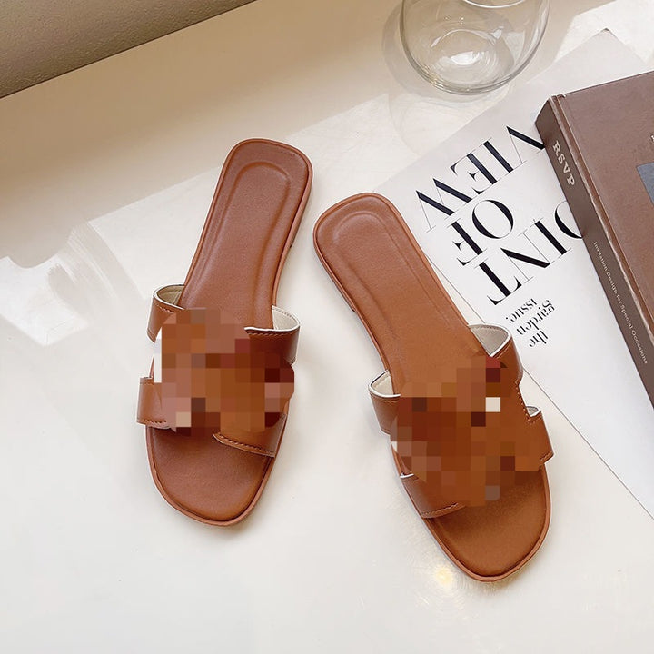 Damen Flache Lederoptik-Pantoletten mit gepolstertem Fußbett und Cut-Out Zierriemen Drune