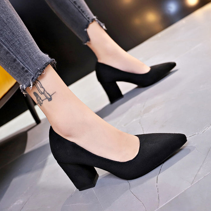 Damen Samtige Spitz-Pumps mit mittelhohem geometrischem Blockabsatz Drune