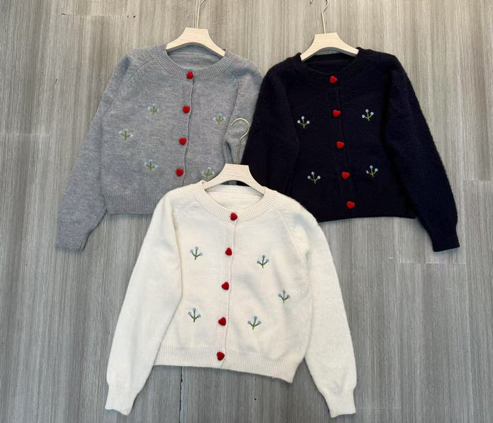 Damen kuscheliger Strickjacke mit Herzen und Blumenstickerei Drune
