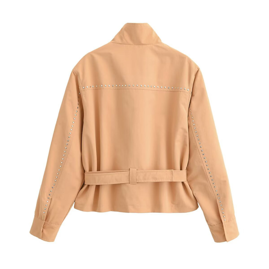 Damen Kurzjacke mit Nietenbesatz, Stehkragen und Taillengürtel Drune