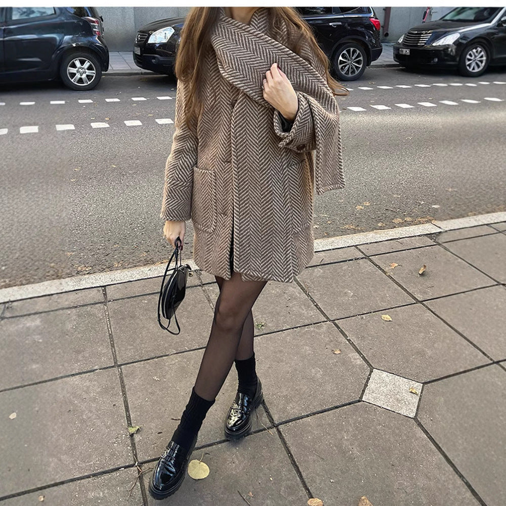 Damen modischer Wickelmantel im strukturierten Design Drune
