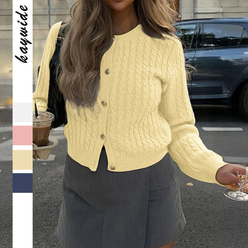 Damen nan cropped Zopfstrick-Strickjacke mit dekorativen Medaillonknöpfen und Rundhalsausschnitt Drune