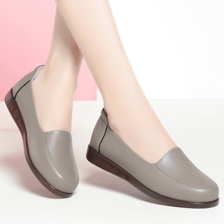 Damen Bequeme Slipper aus hochwertigem Kunstleder mit dämpfender Sohle Drune