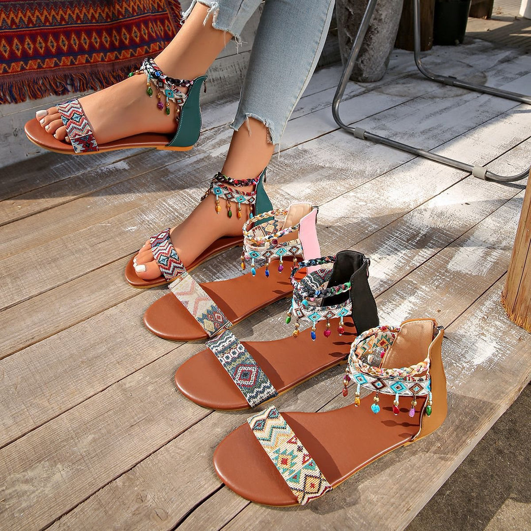 Damen Boho-Sandalen mit bestickten Riemen, geflochtenen Knöchelriemen und Zierperlen Drune