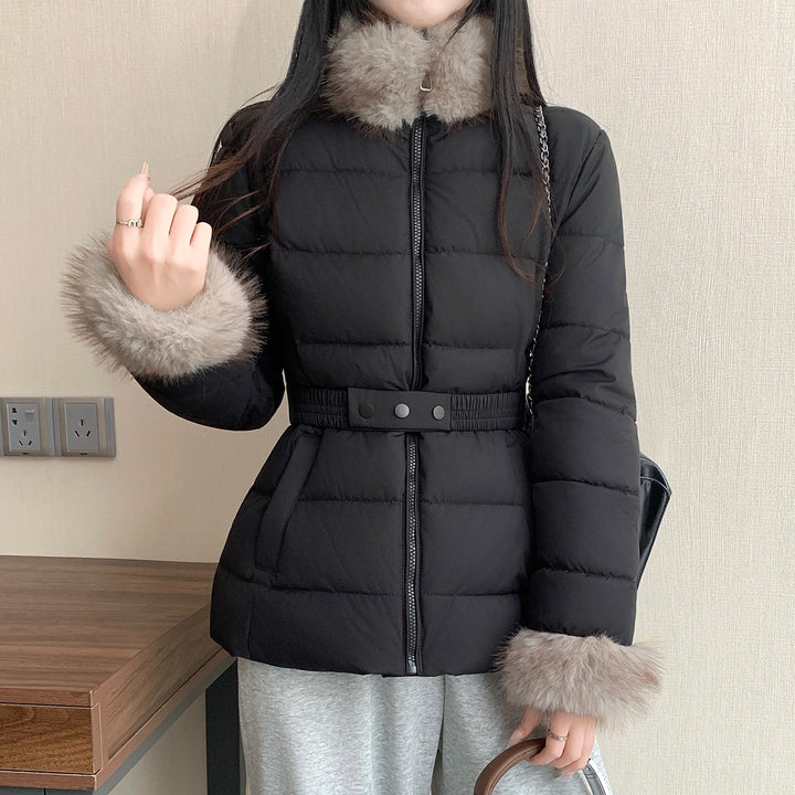 Damen nan taillierte Thermo-Kurzjacke mit elastischem Taillengürtel, Webpelzkragen und Kunstfellmanschetten Drune