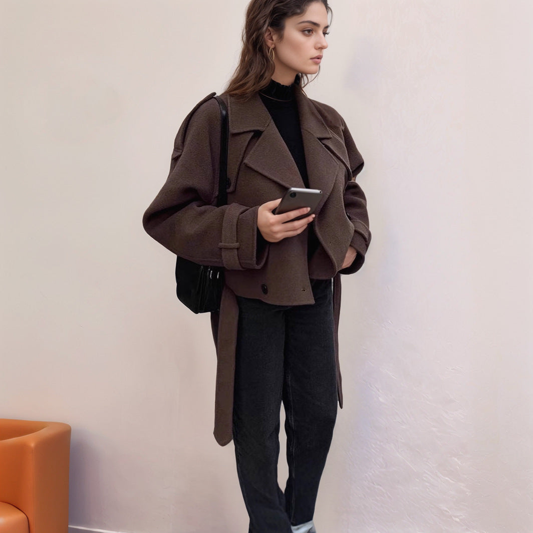 Damen Kurzer Wollmantel mit oversized Kragen, doppelreihiger Knopfleiste und Bindegürtel Drune