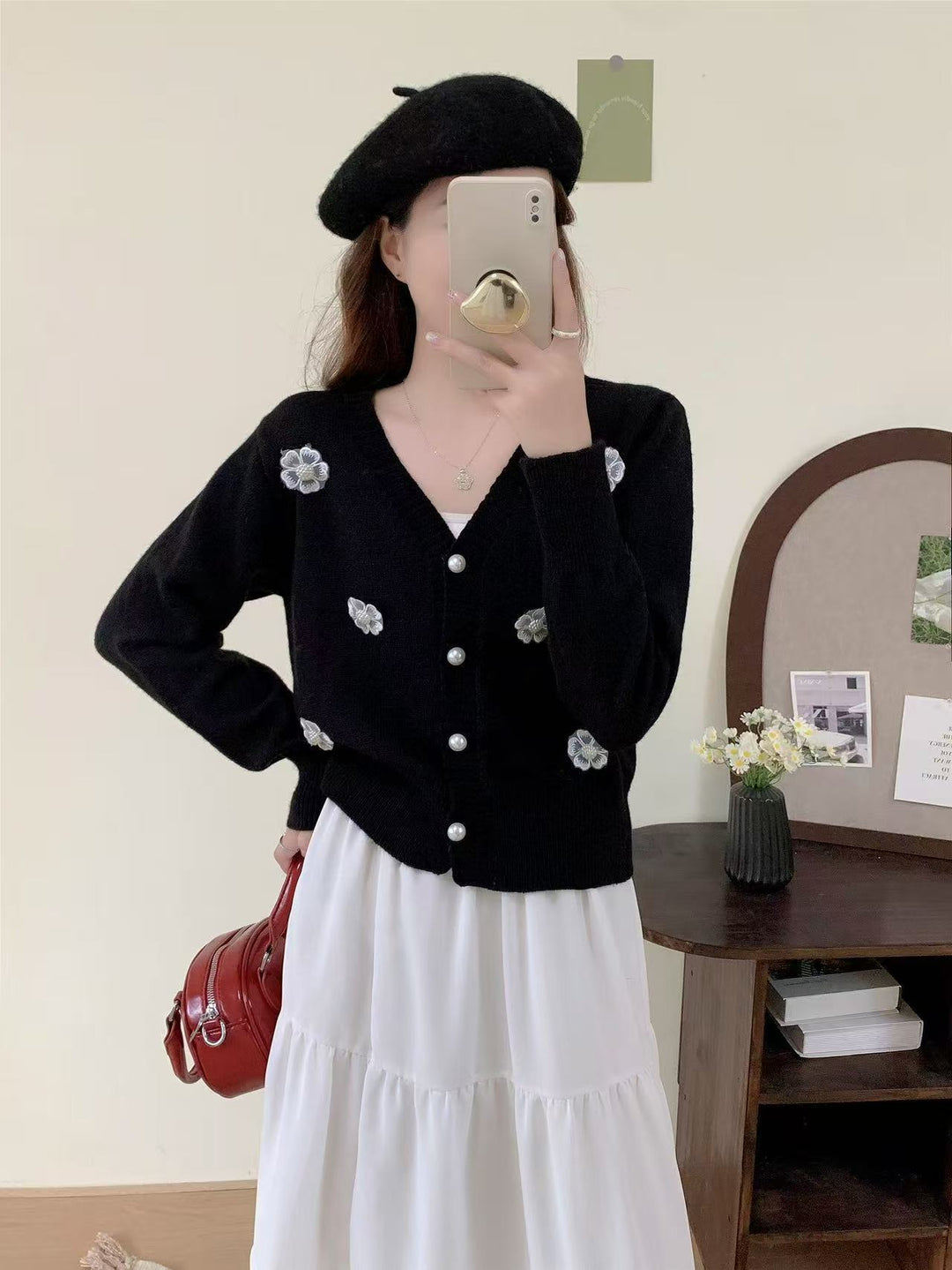 Damen kuschelige Strickjacke mit Blumenstickerei und Perlenknöpfen Drune