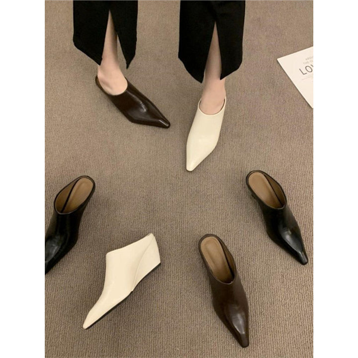 Damen Spitz zulaufende Slip‑On Mules mit skulptiertem Keilabsatz Drune