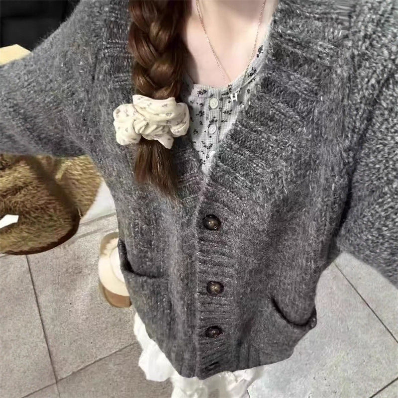 Damen Kuschelige Strickjacke mit tiefem V-Ausschnitt und dekorativen Knöpfen Drune