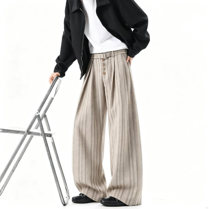 Herren Weite Nadelstreifen-Hose im Baggy‑Cut mit hoher Taille, Falten und Zierknopfleiste Drune