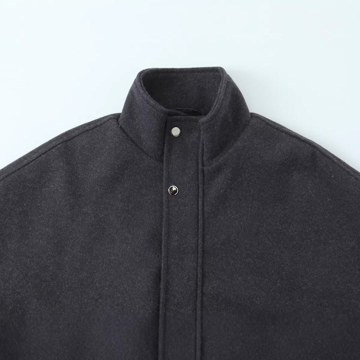 Damen Kurz geschnittene Wollblousonjacke mit Stehkragen, Druckknopfleiste und elastischem Saum Drune
