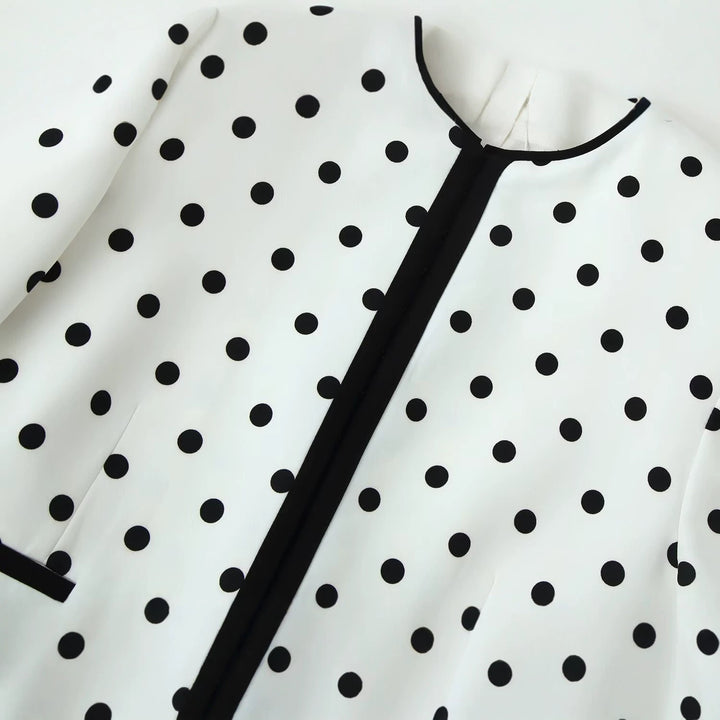 Damen Cropped‑Übergangsjacke im Polka‑Dot‑Design mit rundem Ausschnitt und kontrastierter Blendenverarbeitung Drune