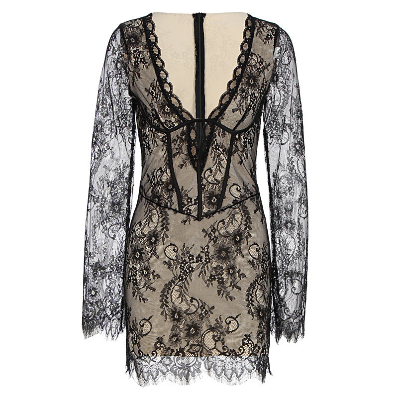 Damen Spitzenkleid mit verführerischem Schnitt und filigranen Details Drune