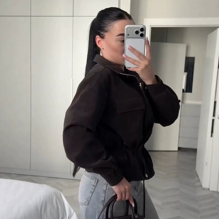 Damen Kurzjacke im Utility‑Stil mit Taillenzug und Stehkragen Drune