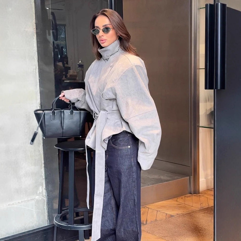 Damen Kurzjacke aus Veloursleder‑Optik mit hohem Stehkragen, Taillengürtel und kastiger Oversize‑Silhouette Drune