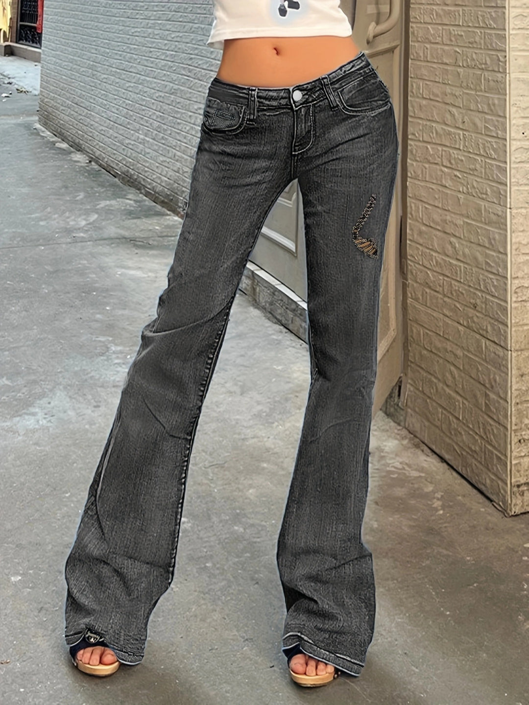 Damen Hochtaillierte Flared-Jeans mit ausgestelltem Bein, dezenter Stickerei & verlängertem Saum Drune