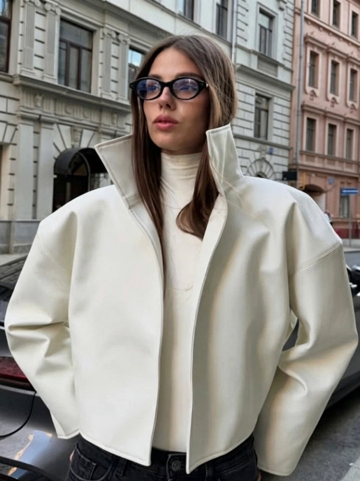 Damen Kurze Boxy Kunstlederjacke mit markantem Stehkragen Drune